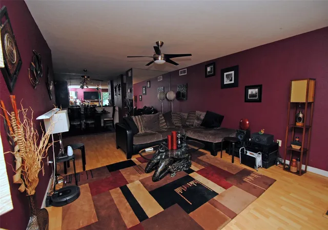 5th image of 9797 Leawood Blvd #302, Houston, TX 77099 | MLS# 6224387