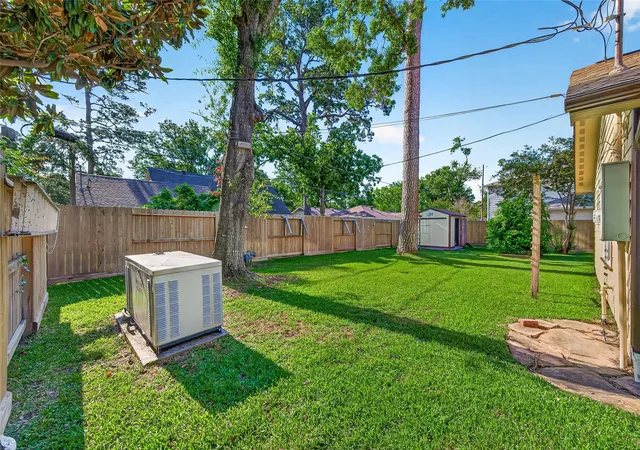 49th image of 1822 Peer Dr, Houston, TX 77043 | MLS# 81371306
