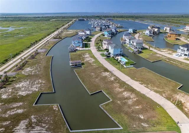 5th image of 4 Largo, Hitchcock, TX 77563 | MLS# 11547370