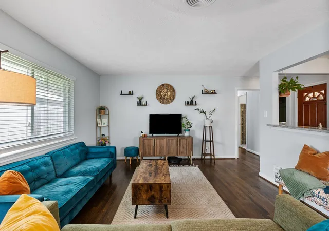 Photo 4 of Single family home for sale at 5230 Saxon Dr, Houston, TX 77092 | MLS# 82170007 | Listing updated on 2026-08-30