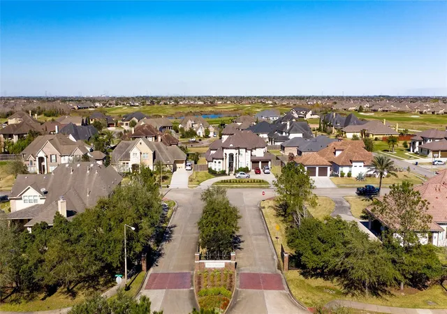 2nd image of 4806 Lost Creek Ln, League City, TX 77573 | MLS# 41987696