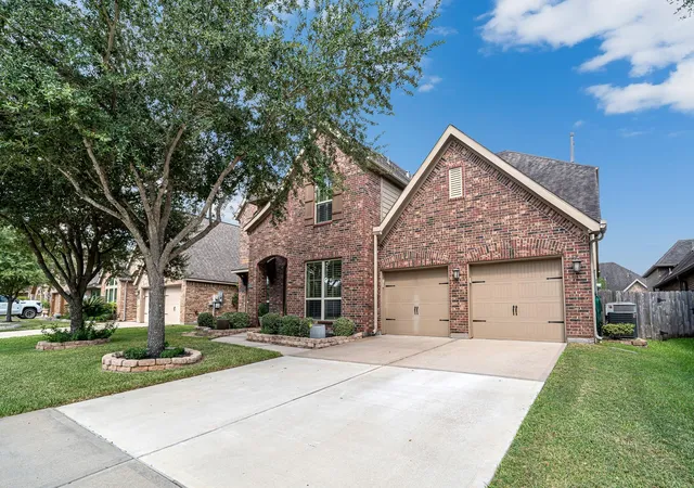 Photo 1 of Single family home for sale at 3007 Inglewood Ln, Pearland, TX 77584 | MLS# 13914787 | Listing updated on 2026-09-20