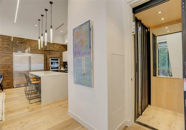 Photo 4 of Single family home for sale at 1807 Indiana St, Houston, TX 77019 | MLS# 18819348 | Listing updated on 2026-08-31