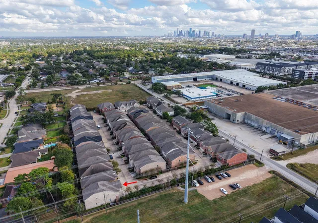 Homes for sale in Houston, TX | 3130 Heritage Creek Ter, Houston, TX 77008 | MLS# 60544198