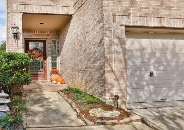 Homes for sale in Houston, TX | 3130 Heritage Creek Ter, Houston, TX 77008 | MLS# 60544198