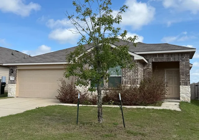 Photo 2 of Single family home for sale at 229 Pecos Dr, Huntsville, TX 77340 | MLS# 15668923 | Listing updated on 2026-05-07