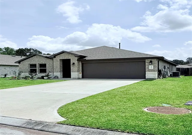 Photo 3 of Single family home for sale at 3410 Emerald Anchor Ln, Conroe, TX 77301 | MLS# 17639350 | Listing updated on 2026-08-02