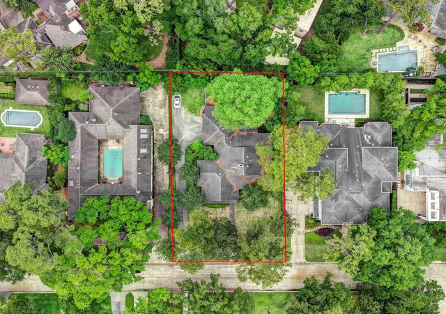 Photo 2 of Sale Pending at 713 W Creekside Dr, Houston, TX 77024 | MLS# 88370132 | Listing updated on 2026-08-02