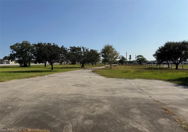 Photo 3 of Sale Pending at 7523 Fm 3180 Rd, Baytown, TX 77523 | MLS# 43853737 | Listing updated on 2026-09-15