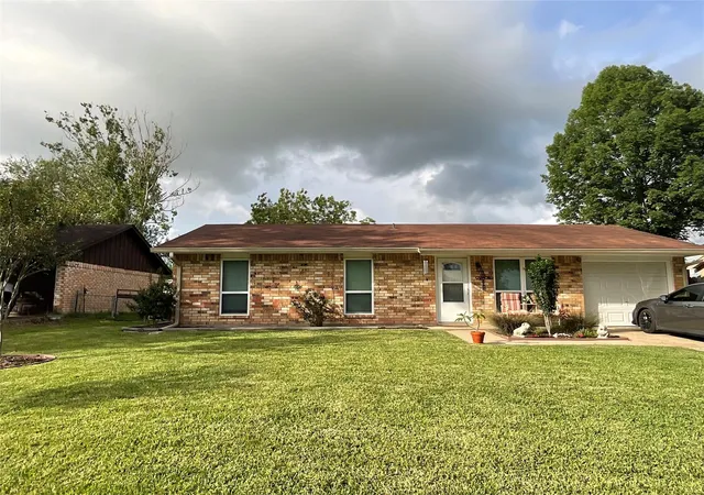 Homes for sale in Yoakum, TX | 105 Kimberly Ln, Yoakum, TX 77995 | MLS# 45433082