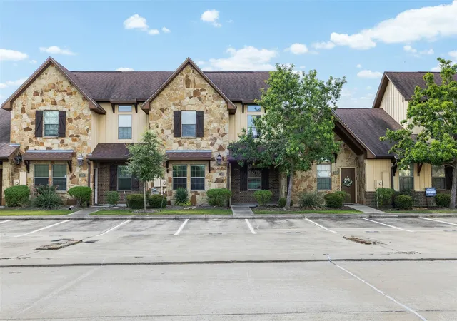 Photo 3 of Townhouse for sale at 305 Capps Dr, College Station, TX 77845 | MLS# 90521824 | Listing updated on 2026-07-07