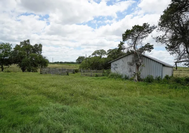 4th image of 1432 S Knezek Rd, Flatonia, TX 78941 | MLS# 85983498