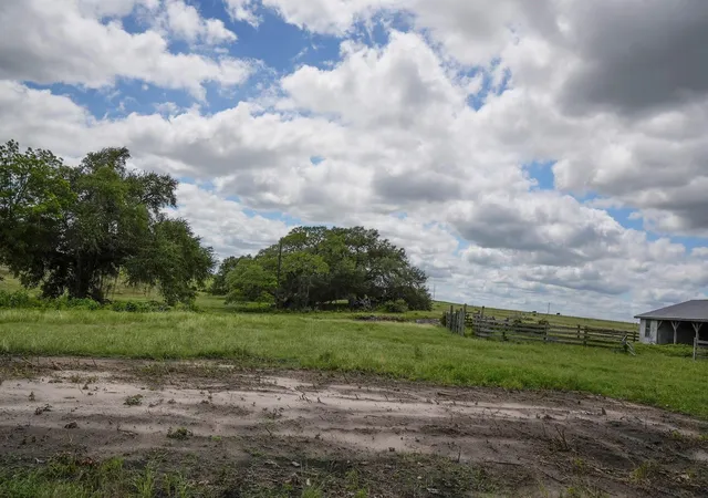 5th image of 1432 S Knezek Rd, Flatonia, TX 78941 | MLS# 85983498