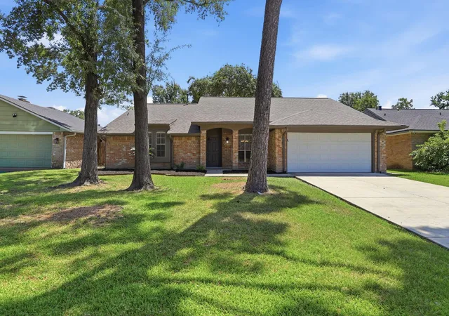 Photo 1 of Sale Pending at 215 Black Rock Rd, Houston, TX 77015 | MLS# 26804168 | Listing updated on 2026-09-19