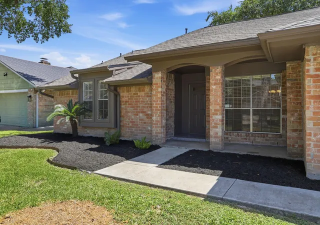 Photo 2 of Sale Pending at 215 Black Rock Rd, Houston, TX 77015 | MLS# 26804168 | Listing updated on 2026-09-19