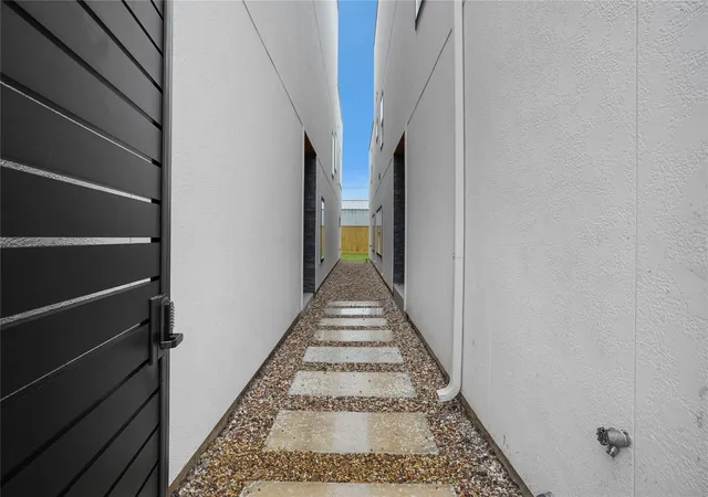 3rd image of 315 Palmer St, Houston, TX 77003 | MLS# 49547854