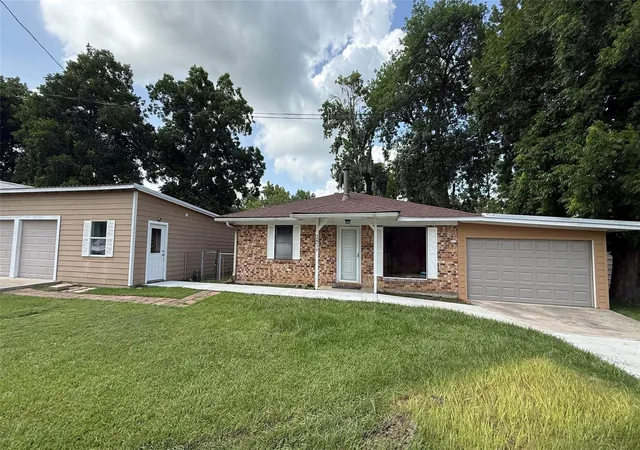 Photo 3 of Sale Pending at 297 Hackberry Ln, Livingston, TX 77351 | MLS# 86992528 | Listing updated on 2026-09-20