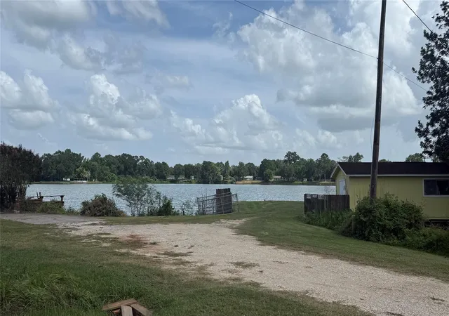 Photo 4 of Sale Pending at 297 Hackberry Ln, Livingston, TX 77351 | MLS# 86992528 | Listing updated on 2026-09-20