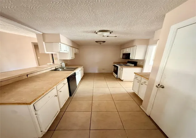 Photo 4 of Sale Pending at 6212 Creekside Ln, League City, TX 77573 | MLS# 55672217 | Listing updated on 2026-09-08