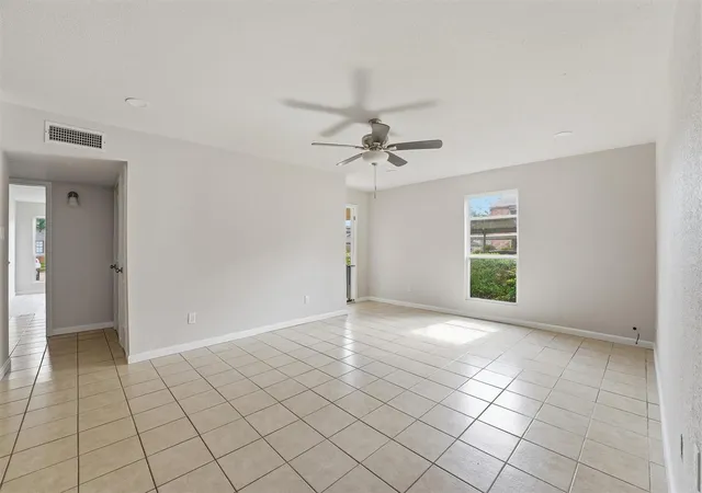 3rd image of 5667 Birchmont Dr #F, Houston, TX 77091 | MLS# 12060796