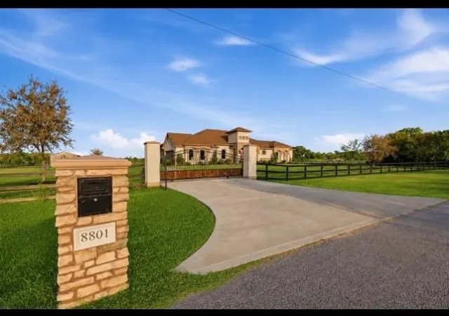 Photo 2 of Single family home for sale at 8801 County Road 79, Iowa Colony, TX 77583 | MLS# 74956820 | Listing updated on 2026-09-11
