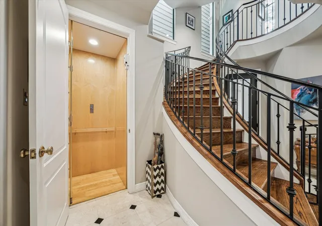 Photo 3 of Townhouse for sale at 6506 Rodrigo St, Houston, TX 77007 | MLS# 25122824 | Listing updated on 2026-08-31