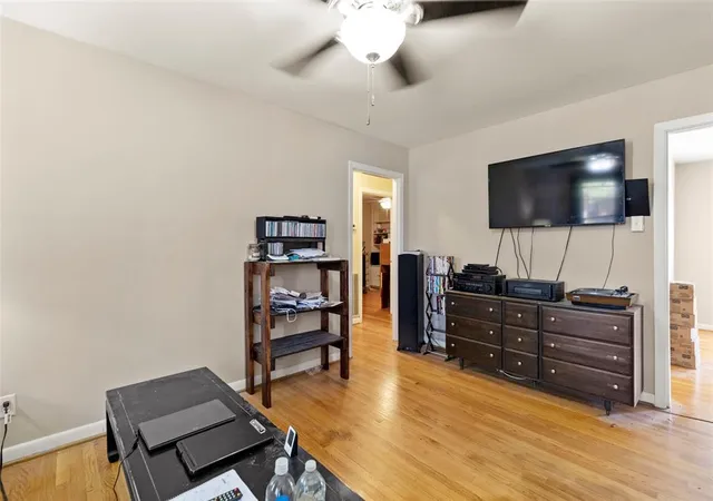3rd image of 4709 Sanford Rd, Houston, TX 77035 | MLS# 68992995