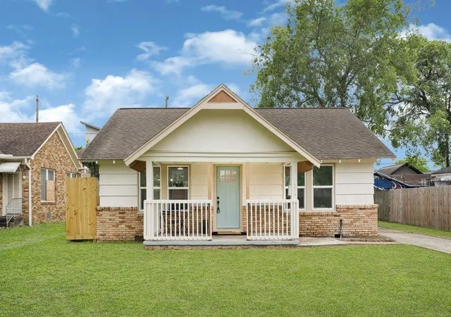 1st image of 1519 Munger St, Houston, TX 77023 | MLS# 98261837