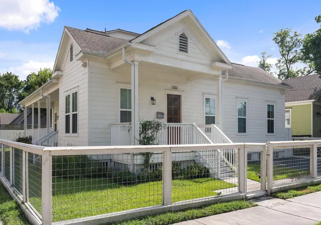 1st image of 1303 Summer St, Houston, TX 77007 | MLS# 40686164