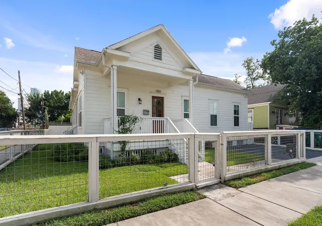 2nd image of 1303 Summer St, Houston, TX 77007 | MLS# 40686164
