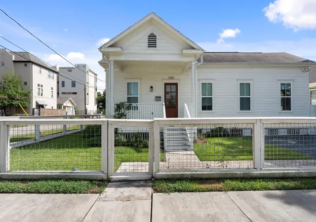 3rd image of 1303 Summer St, Houston, TX 77007 | MLS# 40686164