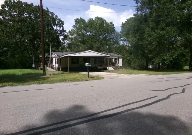 1st image of 121 Lake Rd, Huntsville, TX 77320 | MLS# 82751589