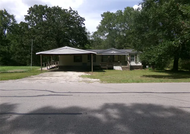 3rd image of 121 Lake Rd, Huntsville, TX 77320 | MLS# 82751589