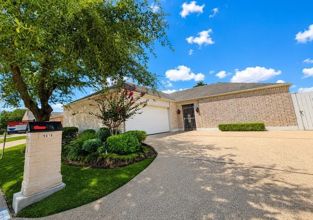 Photo 1 of Single family home for sale at 9618 S Caraway Ln, Houston, TX 77036 | MLS# 97379638 | Listing updated on 2026-09-19