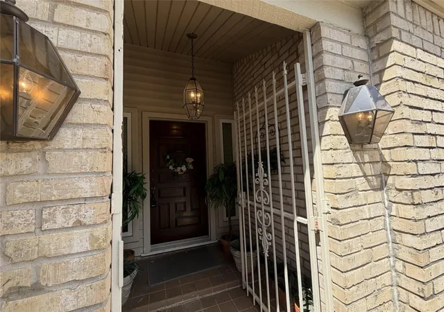 Photo 2 of Single family home for sale at 9618 S Caraway Ln, Houston, TX 77036 | MLS# 97379638 | Listing updated on 2026-09-19