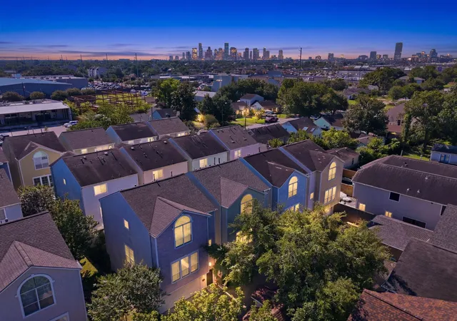 Photo 2 of Sale Pending at 1240 Prince St, Houston, TX 77008 | MLS# 22142113 | Listing updated on 2026-09-07