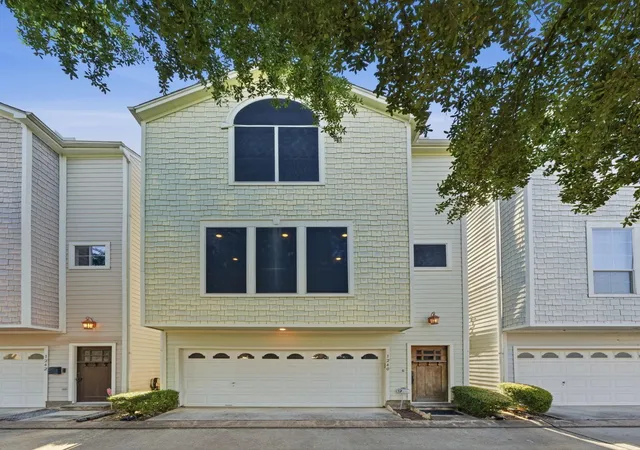 Photo 3 of Sale Pending at 1240 Prince St, Houston, TX 77008 | MLS# 22142113 | Listing updated on 2026-09-07