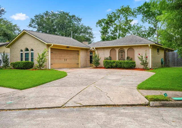 Homes for sale in Pearland, TX | 2708 Shady Creek Dr, Pearland, TX 77581 | MLS# 73984616