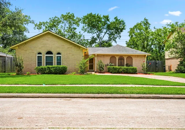 Homes for sale in Pearland, TX | 2708 Shady Creek Dr, Pearland, TX 77581 | MLS# 73984616