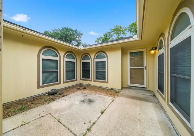 3rd image of 2708 Shady Creek Dr, Pearland, TX 77581 | MLS# 73984616