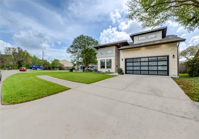 Photo 3 of Sale Pending at 5119 Georgi Ln, Houston, TX 77092 | MLS# 63882864 | Listing updated on 2026-09-13