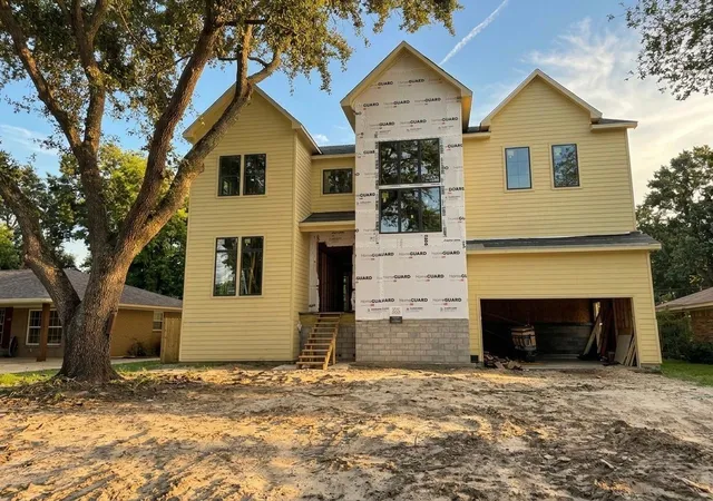 Photo 1 of Sale Pending at 2211 Stonecrest Dr, Houston, TX 77018 | MLS# 19855943 | Listing updated on 2026-09-11