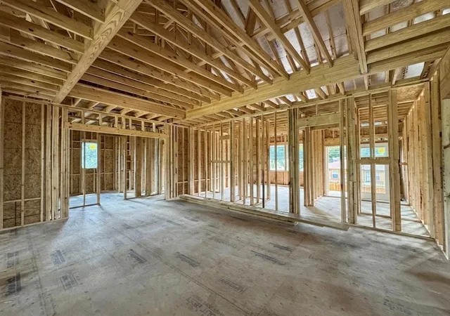 Photo 3 of Sale Pending at 2211 Stonecrest Dr, Houston, TX 77018 | MLS# 19855943 | Listing updated on 2026-09-11