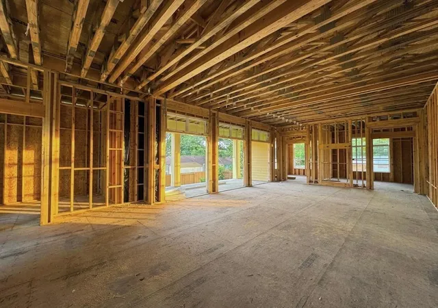 Photo 3 of Sale Pending at 2211 Stonecrest Dr, Houston, TX 77018 | MLS# 19855943 | Listing updated on 2026-09-11