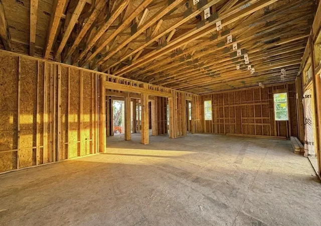 Photo 4 of Sale Pending at 2211 Stonecrest Dr, Houston, TX 77018 | MLS# 19855943 | Listing updated on 2026-09-11