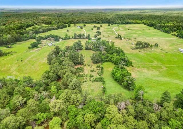 Photo 3 of Sale Pending at 165 Davidson Rd, Huntsville, TX 77320 | MLS# 87843786 | Listing updated on 2026-08-31