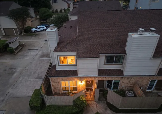 2nd image of 1829 Augusta Dr #10, Houston, TX 77057 | MLS# 66643316