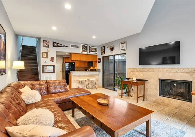 3rd image of 1829 Augusta Dr #10, Houston, TX 77057 | MLS# 66643316