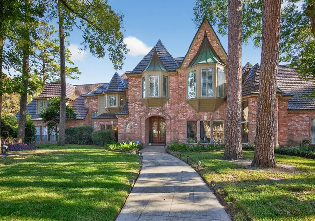 Photo 3 of Single family home for sale at 8807 Chelmsford Ln, Spring, TX 77379 | MLS# 18632118 | Listing updated on 2026-09-21