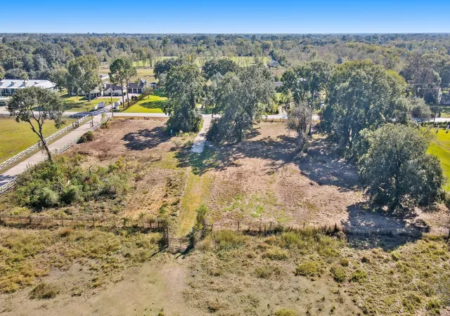 2nd image of 676 Evergreen St, Fresno, TX 77545 | MLS# 18941818